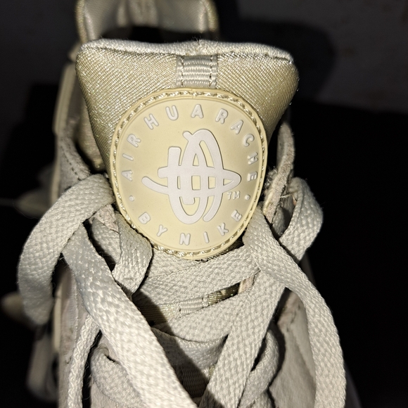 #094 Size U.S. 7.5 Nike Air Huarache in Cream and Beige - Picture 12 of 14